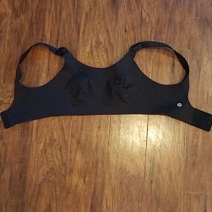 Lululemon sports bra Black new without tags.